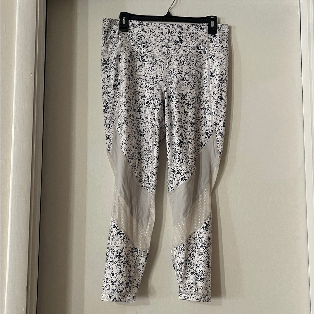 Athleta white, Blue Patterned capri Leggings